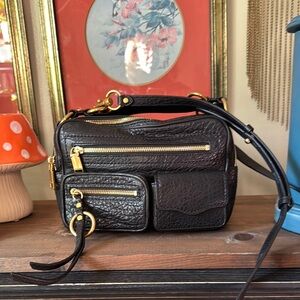 🖤💼🍄Black Leather Crossbody Bag with Gold Accents